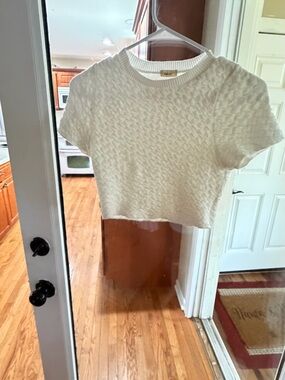 Debut Junior Size Small. Cropped Textured Knit Top - White